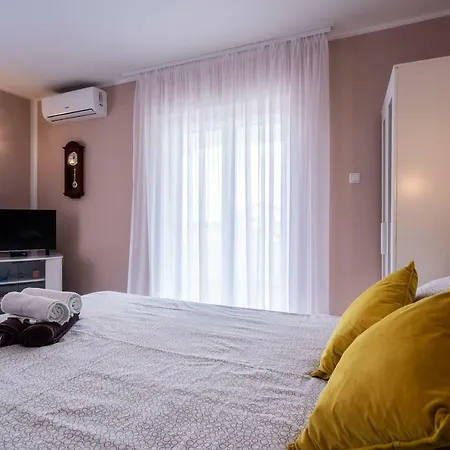 Apartment Ana *